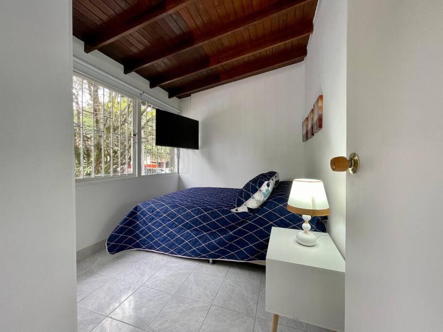 Bright Cozy Studio for 1-2 People, Fast Wifi