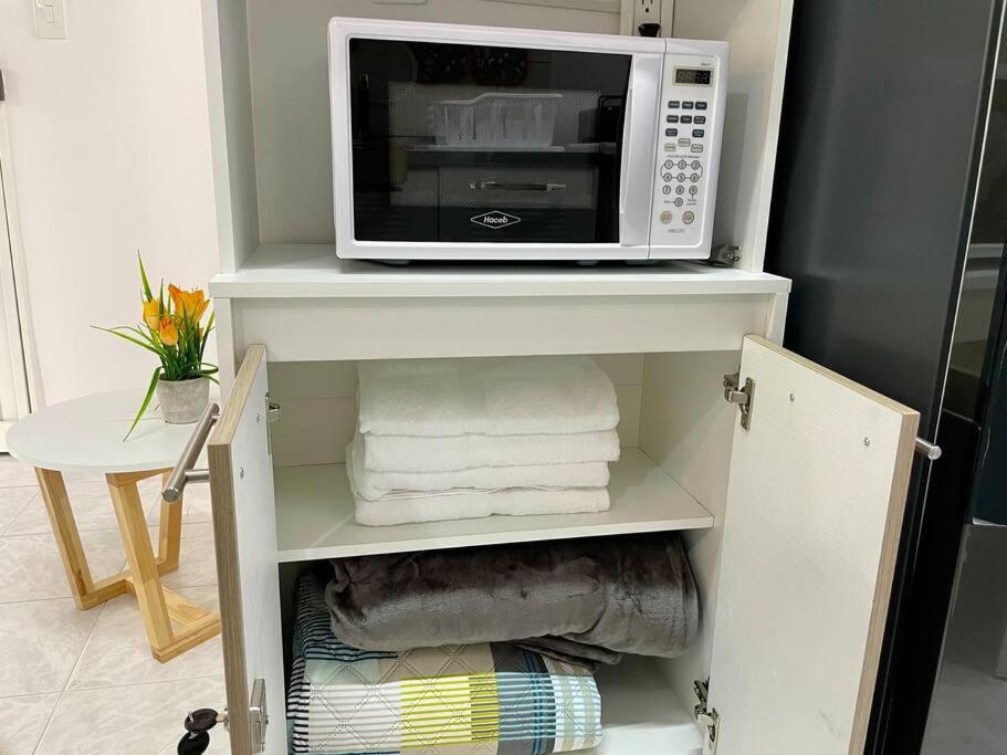 Bright Cozy Studio for 1-2 People, Fast Wifi
