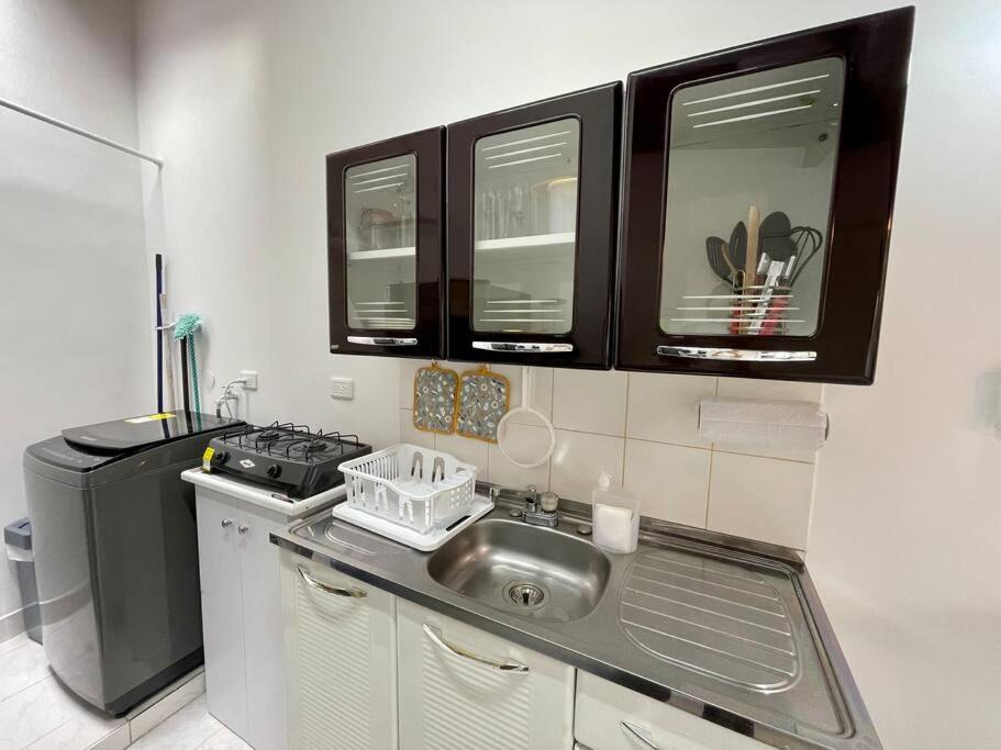 Bright Cozy Studio for 1-2 People, Fast Wifi