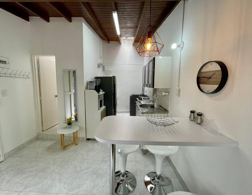 Bright Cozy Studio for 1-2 People, Fast Wifi