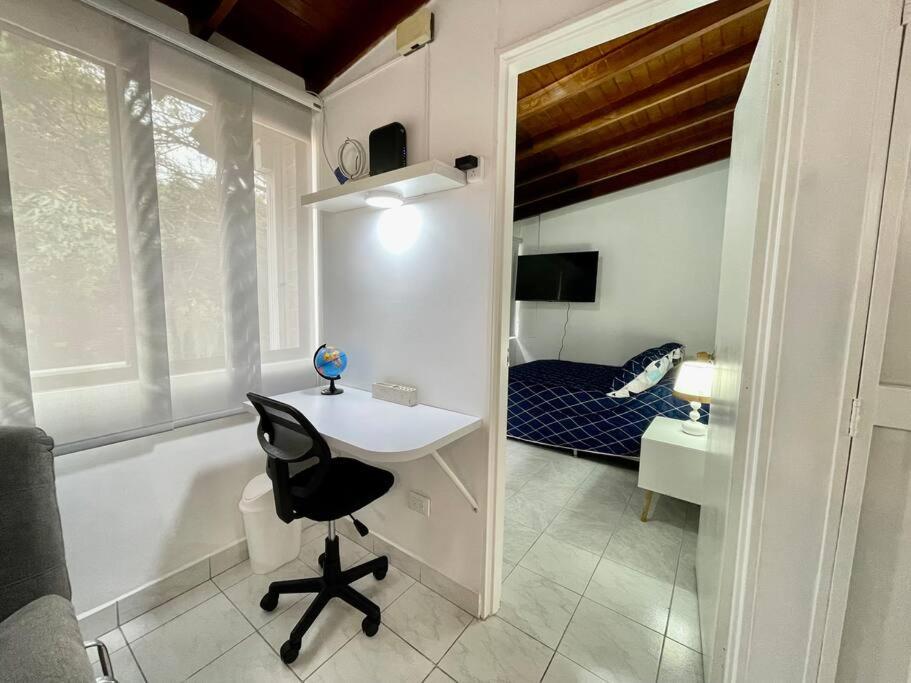 Bright Cozy Studio for 1-2 People, Fast Wifi