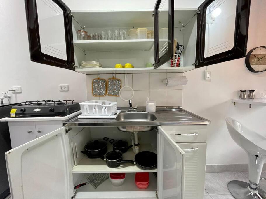 Bright Cozy Studio for 1-2 People, Fast Wifi