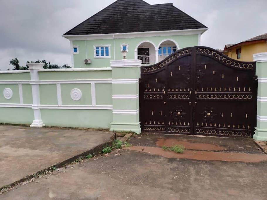 A Stunning 3 Bedroom Apartment in Okitipupa -6 ppl