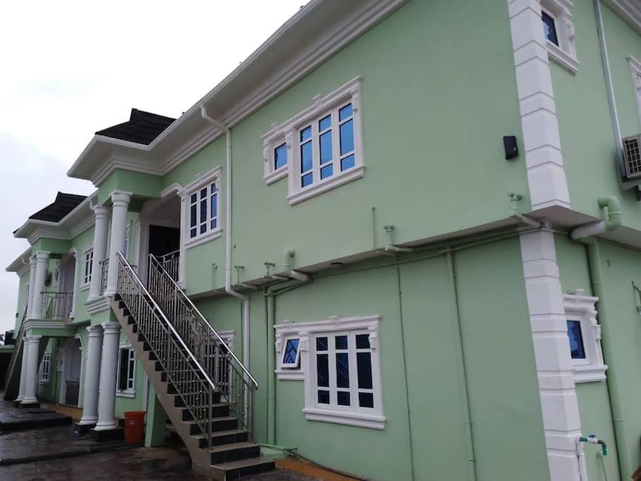 A Stunning 3 Bedroom Apartment in Okitipupa -6 ppl