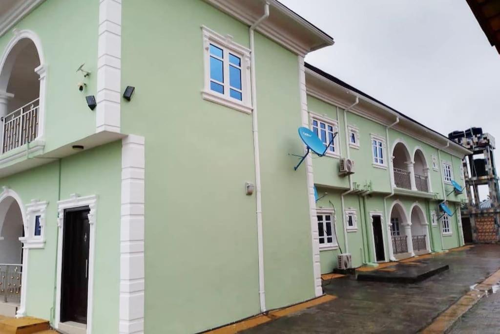 A Stunning 3 Bedroom Apartment in Okitipupa -6 ppl