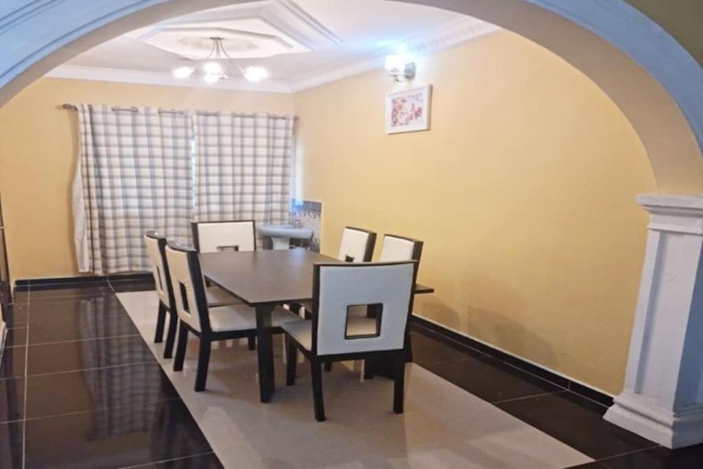 A Stunning 3 Bedroom Apartment in Okitipupa -6 ppl