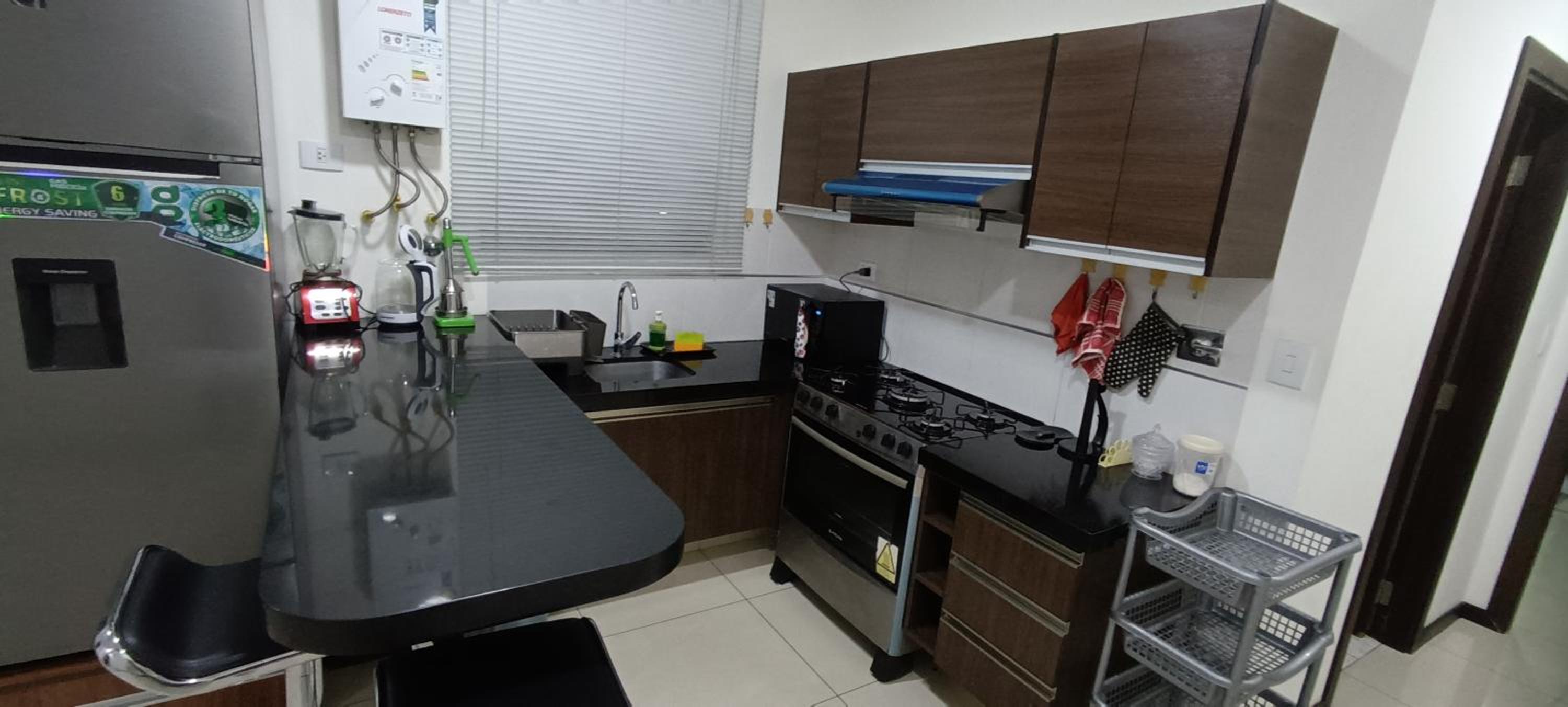 Departamentoo nuevo amoblado cerca a UAGRM, con excelente vista
