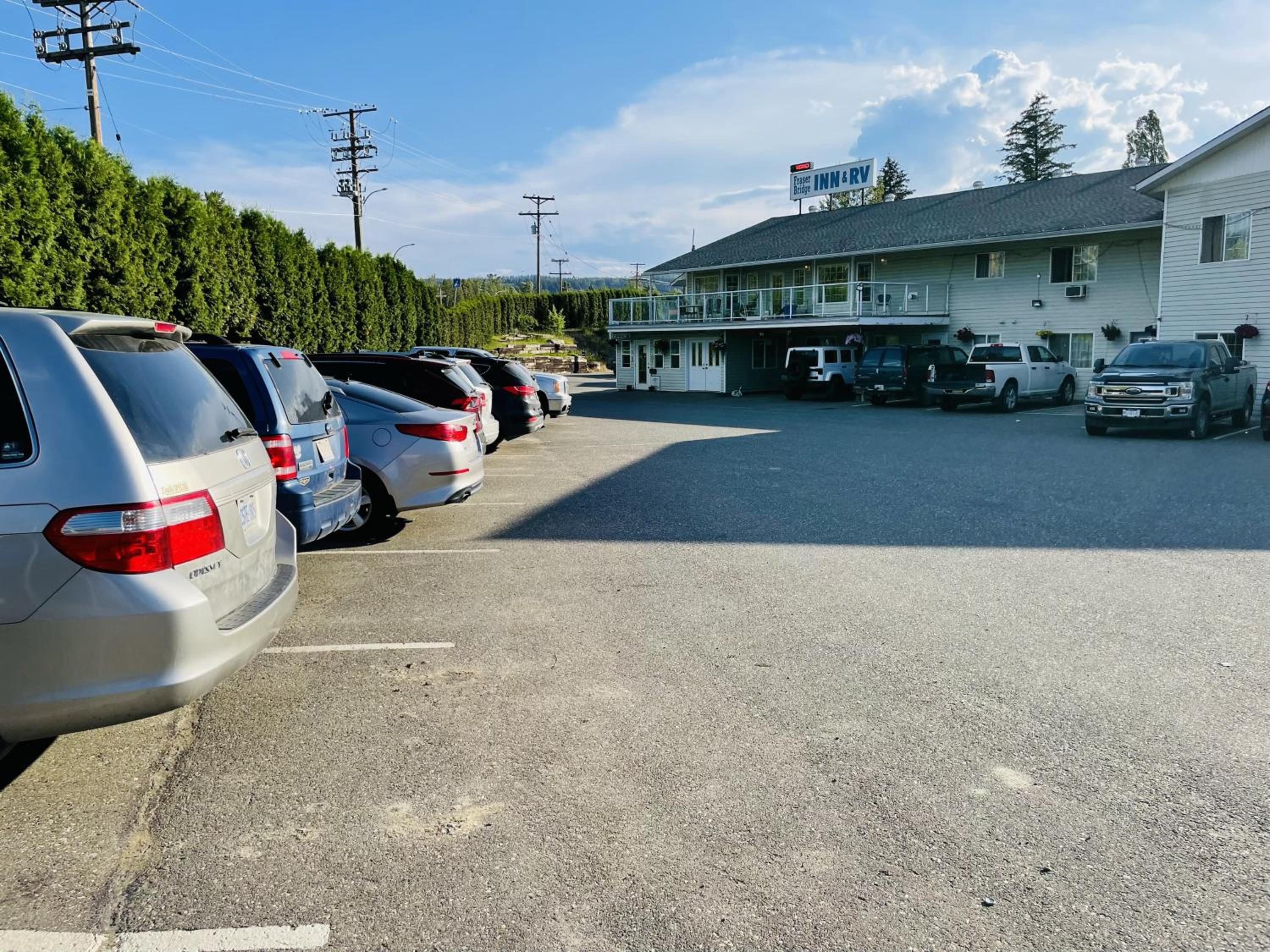 Quesnel Vacations - Fraser Bridge Inn - Property Image 2