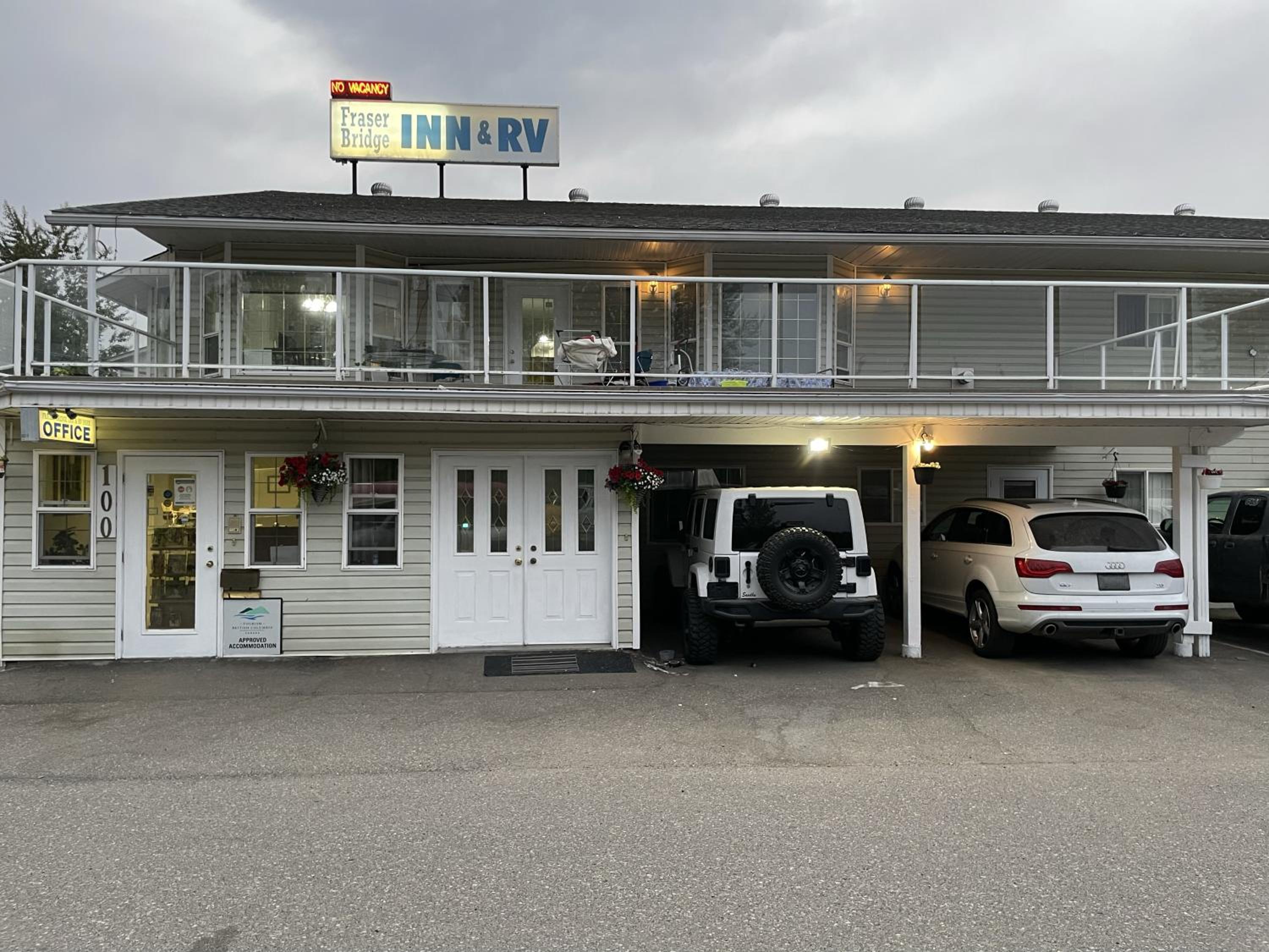 Quesnel Vacations - Fraser Bridge Inn - Property Image 10