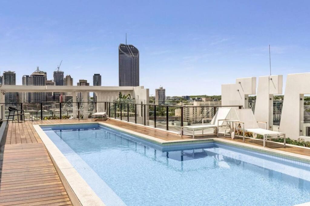 South Bank Central 1 bedroom apartment with Parking