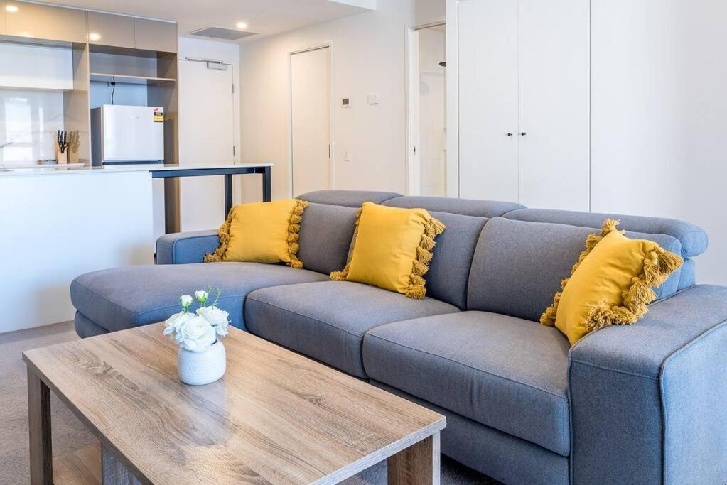 South Bank Central 1 bedroom apartment with Parking