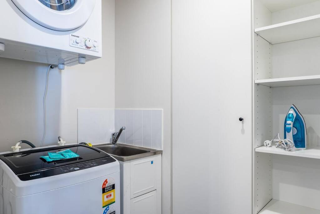 South Bank Central 1 bedroom apartment with Parking