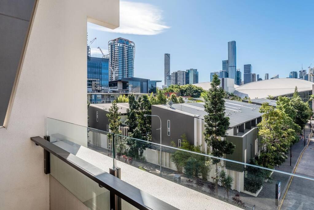 South Bank Central 1 bedroom apartment with Parking