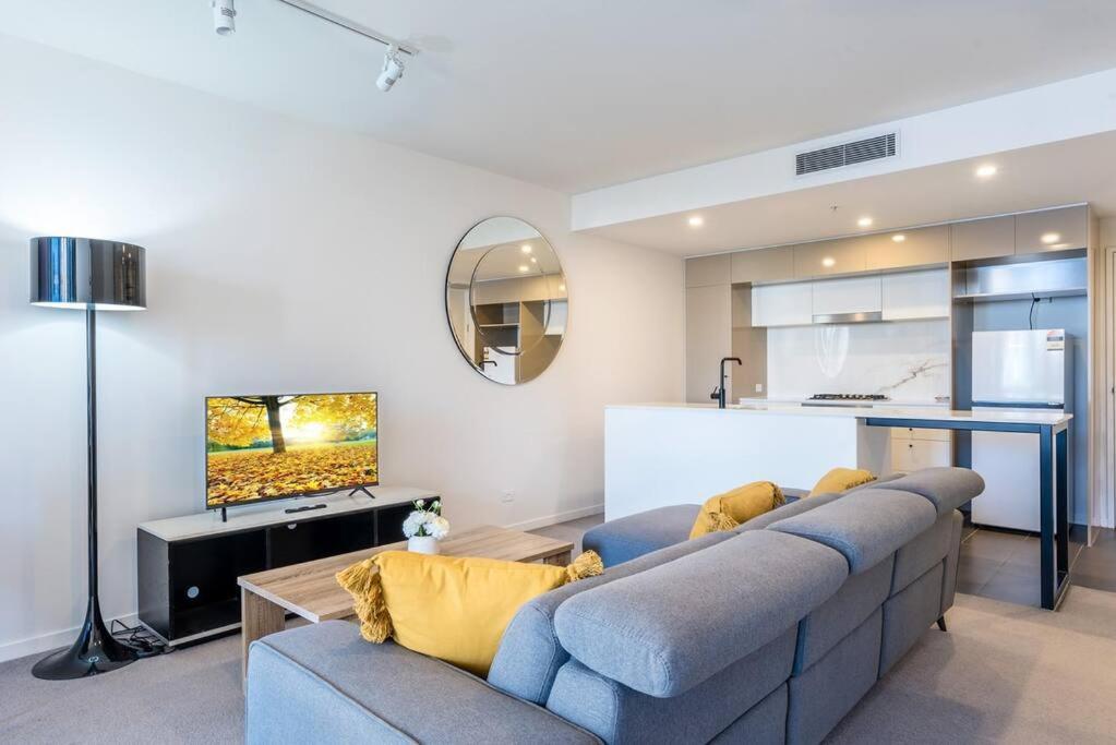 South Bank Central 1 bedroom apartment with Parking