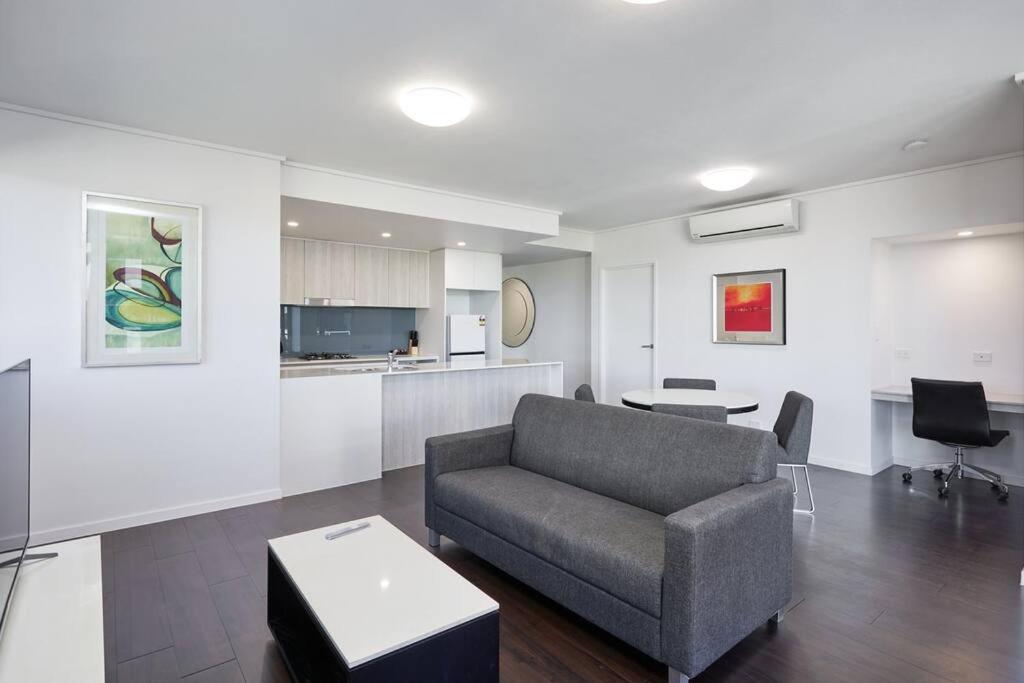 Two bedroom Apartment in Robina Center