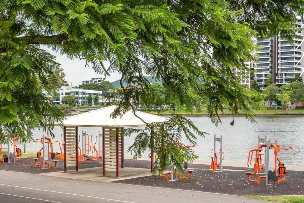 Westend 3 bedroom Split level Townhouse Next to River