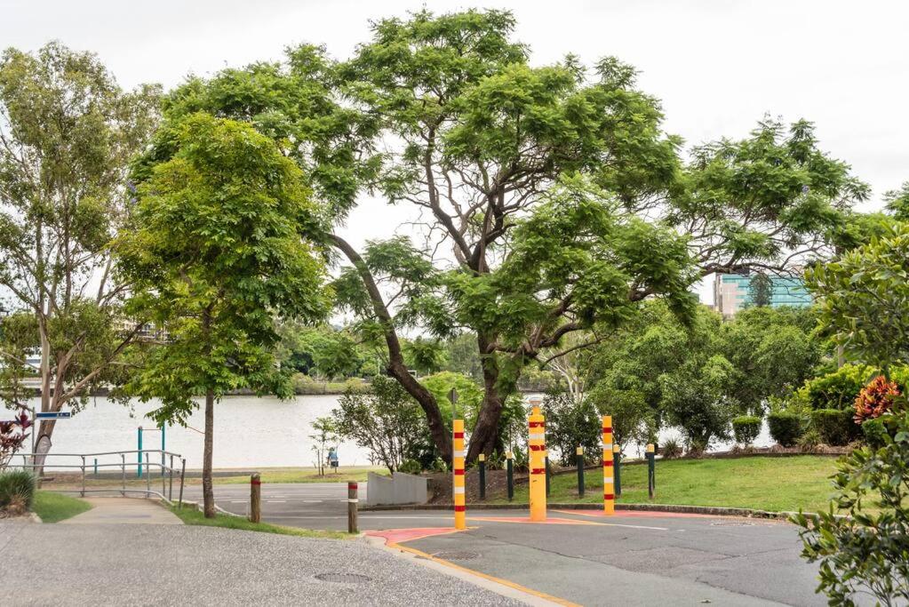 Westend 3 bedroom Split level Townhouse Next to River