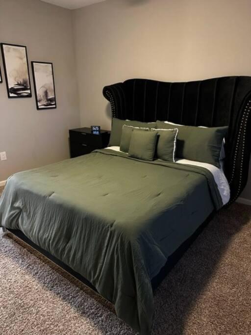 Extravagant 2 BR/2 BA Apartment view 5