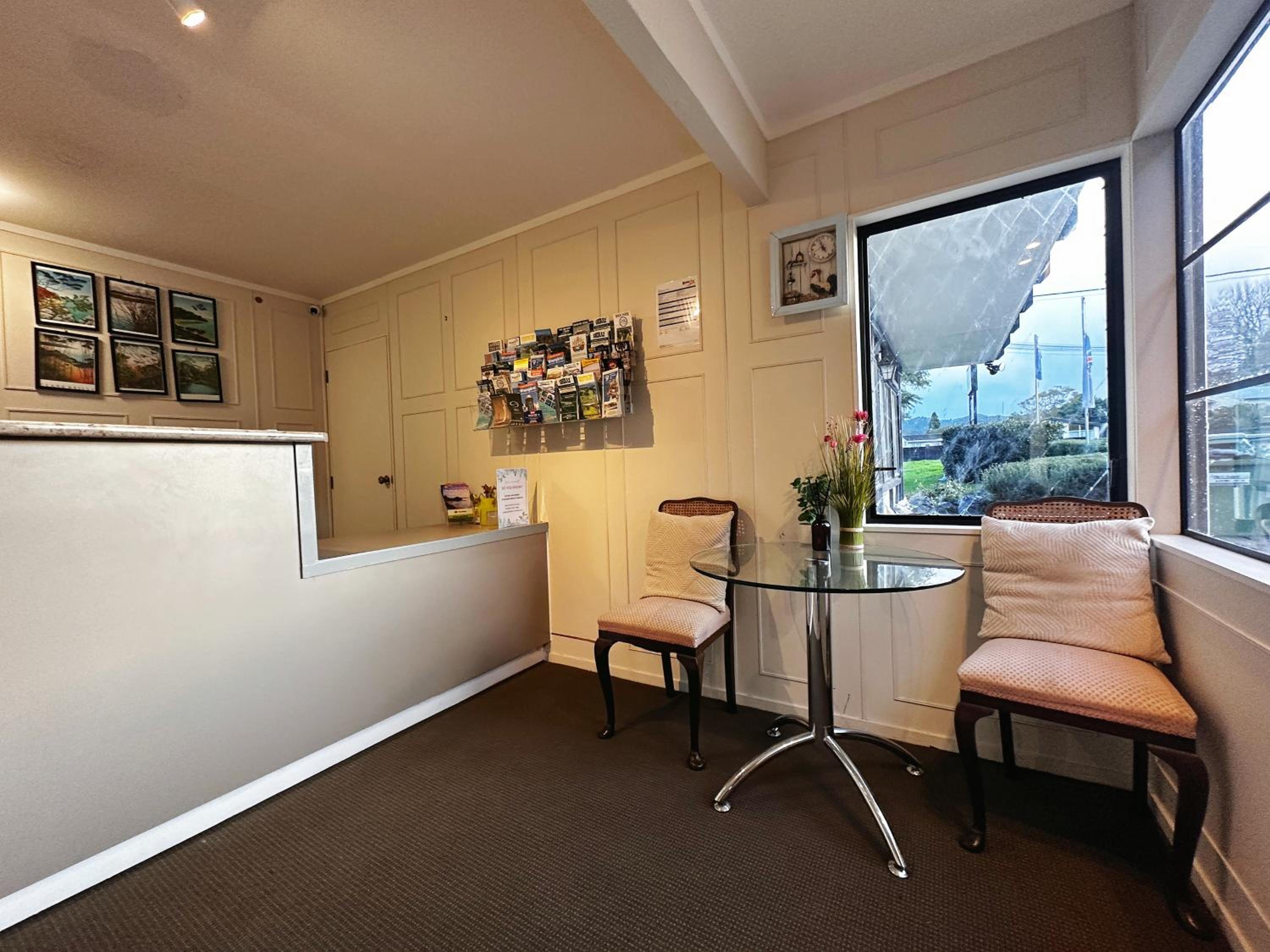 Kingswood Manor Motel
