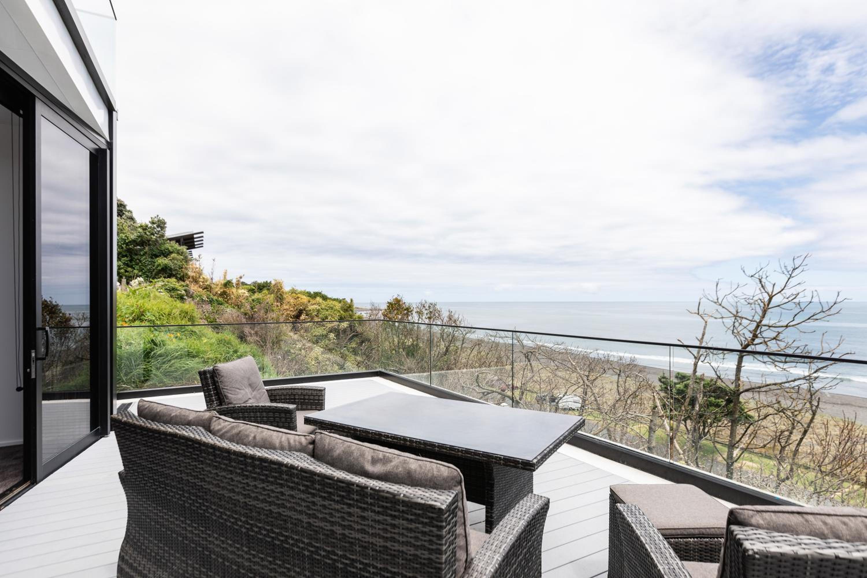 Oakura Beach Front Apartments
