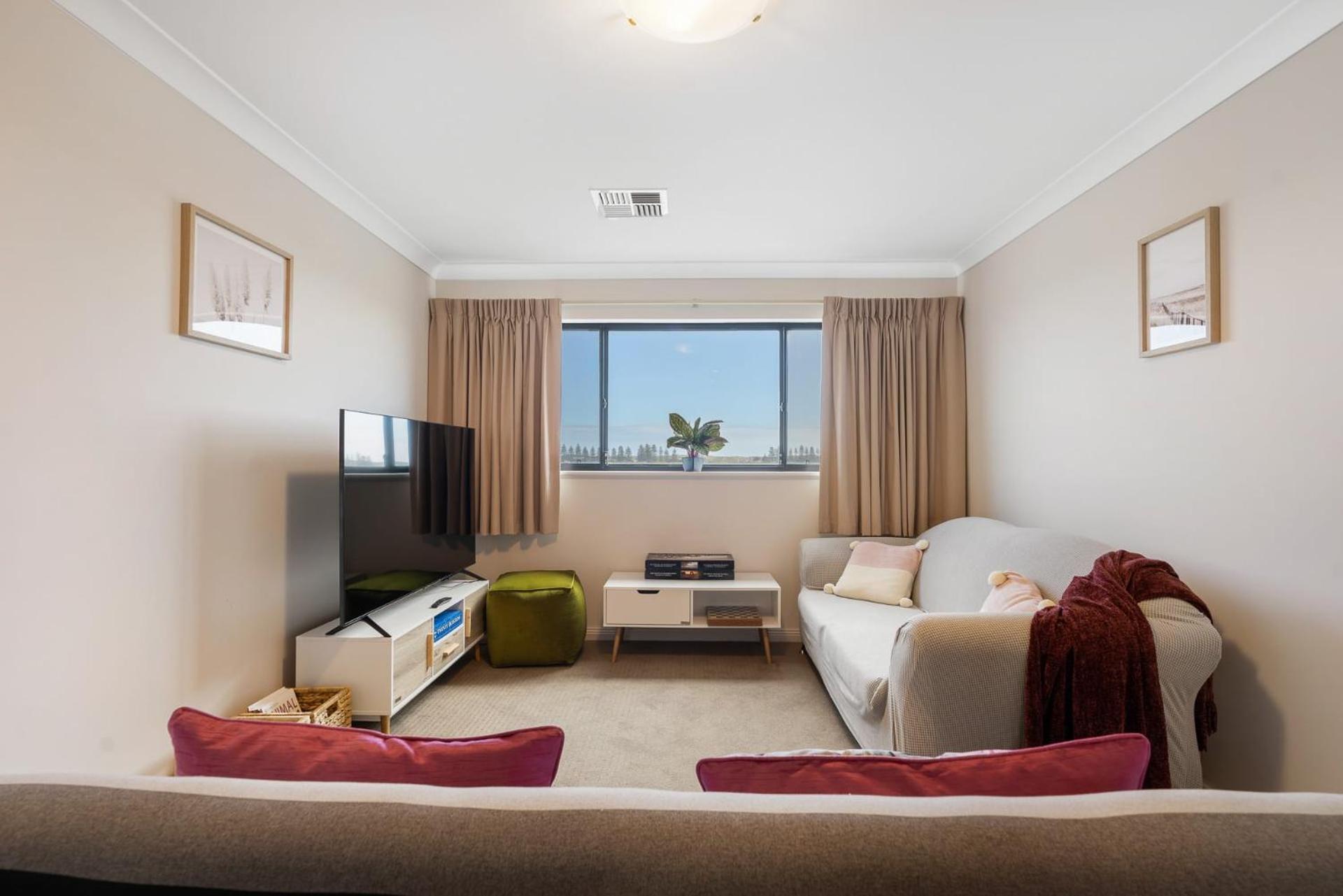 14 Excelsior Pde - BYO Linen - Pets Negotiable - Waterviews