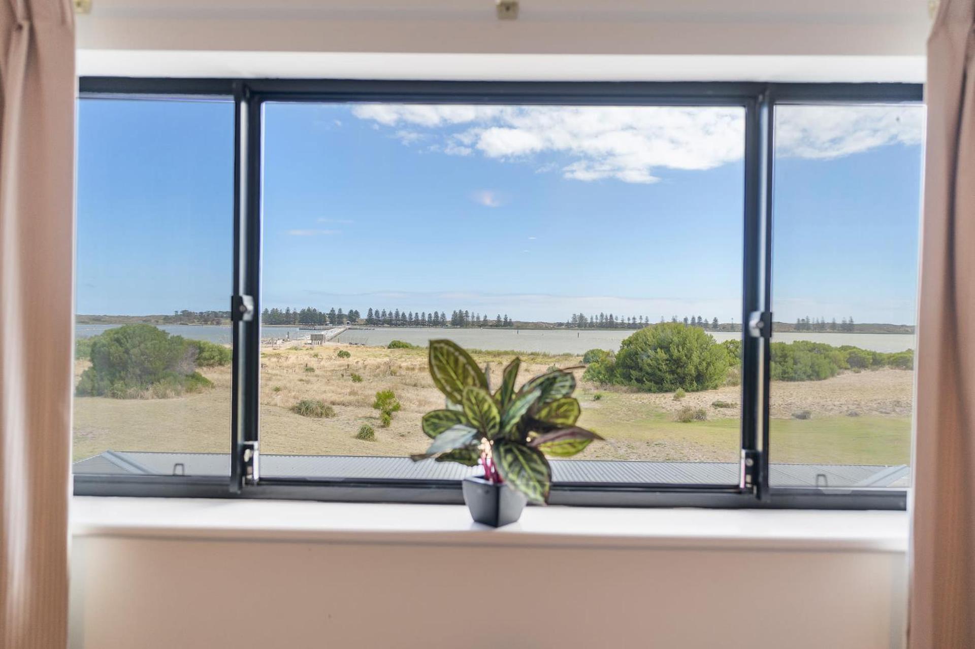 14 Excelsior Pde - BYO Linen - Pets Negotiable - Waterviews