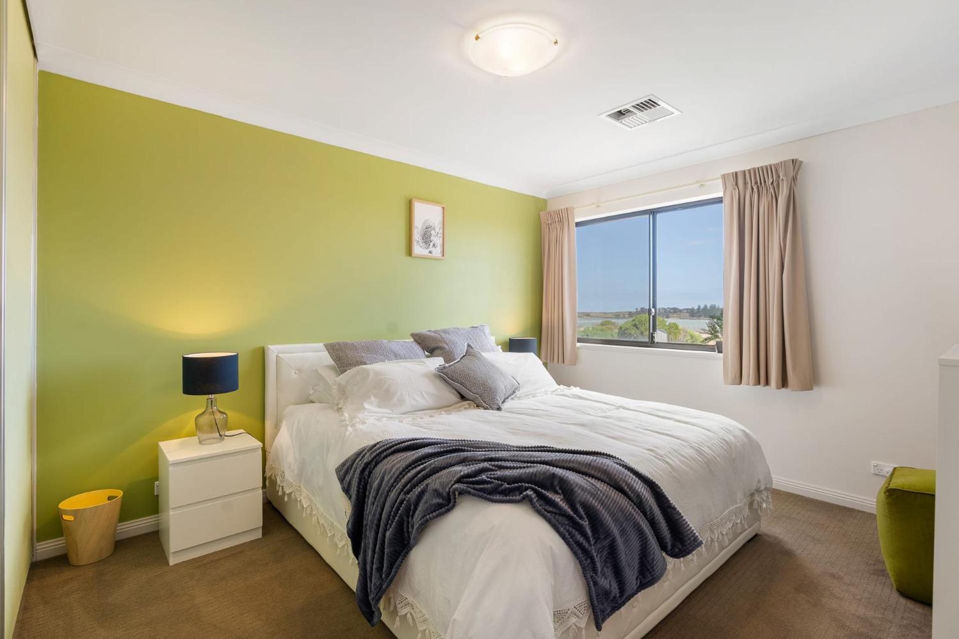 14 Excelsior Pde - BYO Linen - Pets Negotiable - Waterviews