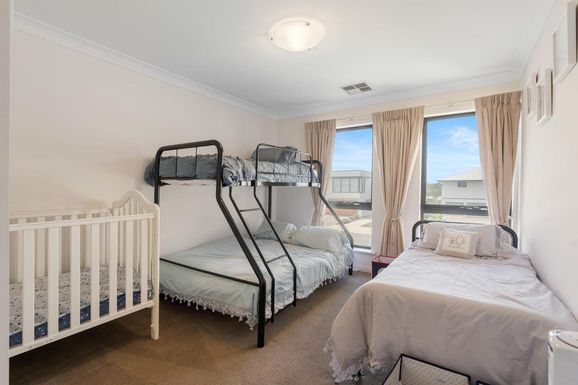 14 Excelsior Pde - BYO Linen - Pets Negotiable - Waterviews