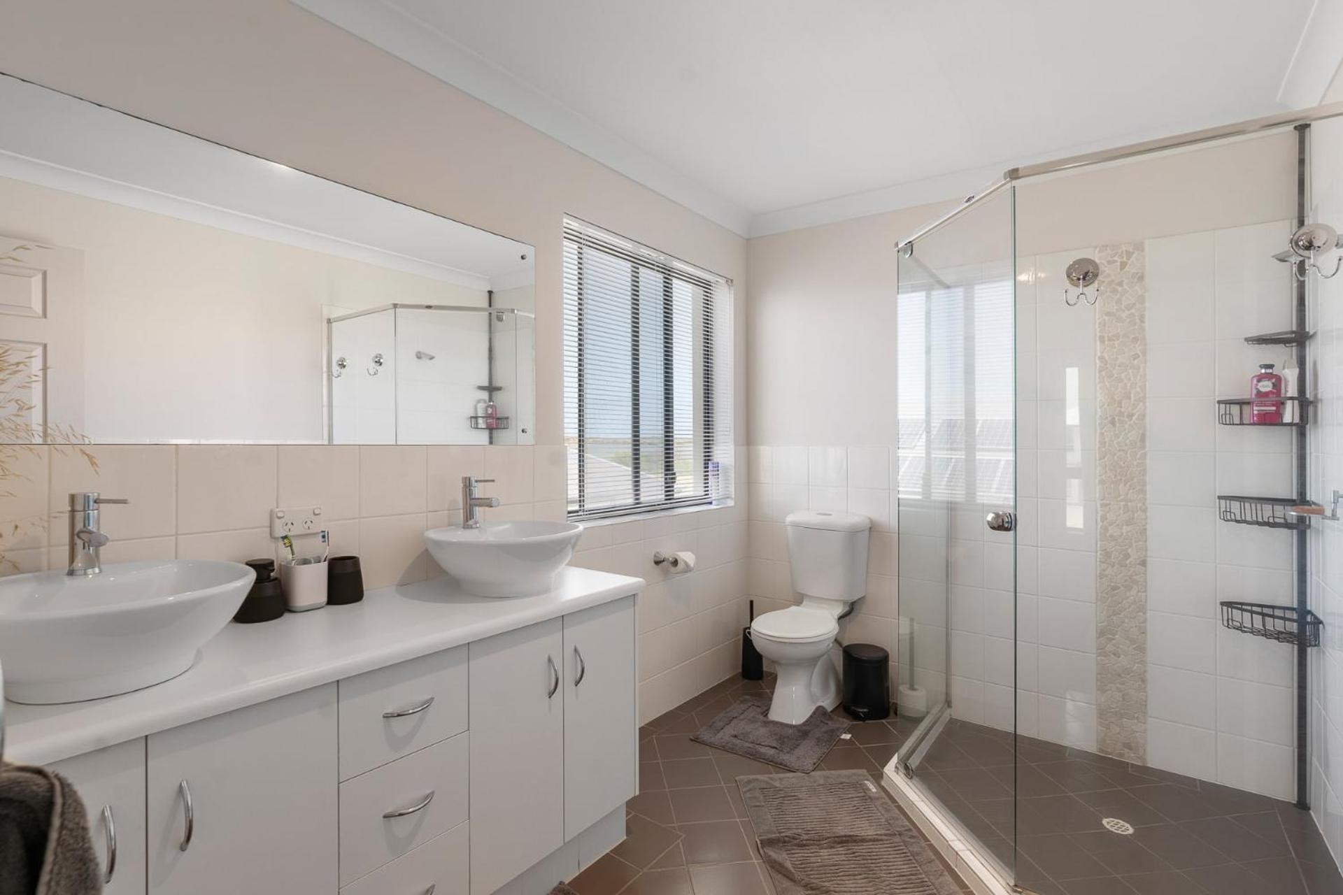 14 Excelsior Pde - BYO Linen - Pets Negotiable - Waterviews