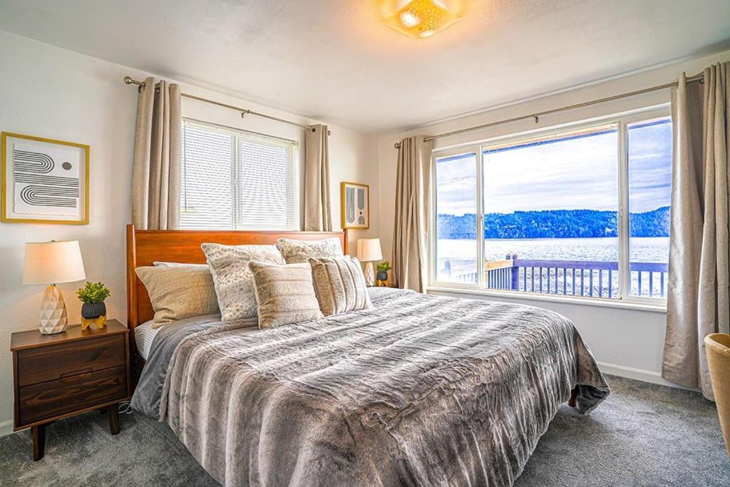 Waterfront Retreat, Relaxation, Fun in Hood Canal view 5