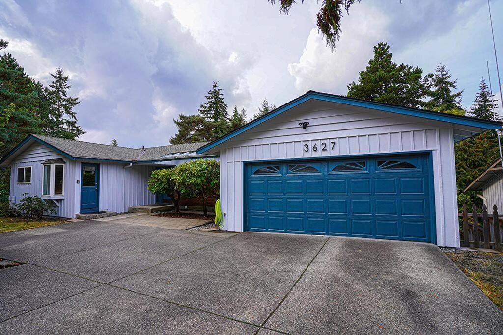 Serene Mercer Island 3B Lower Unit near LR station view 2