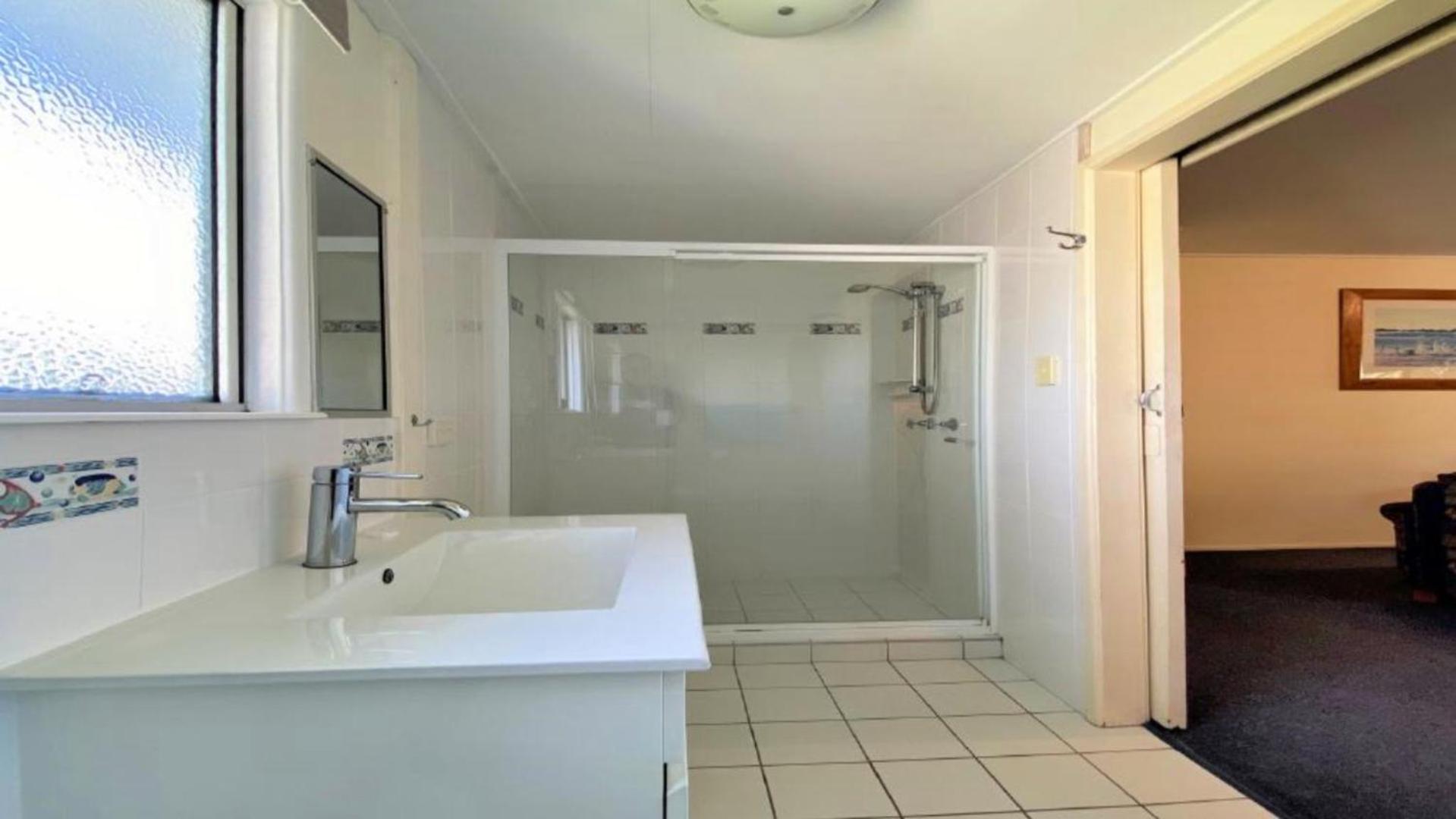 Top Level Unit With Gorgeous Waterviews