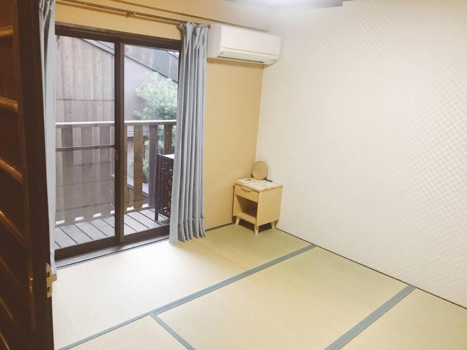 Near Nijojo Castle traditional and quiet Machiya house 喜舎 二条城