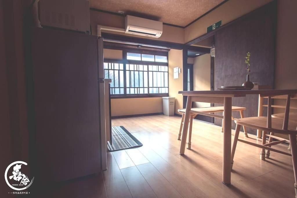Near Nijojo Castle traditional and quiet Machiya house 喜舎 二条城