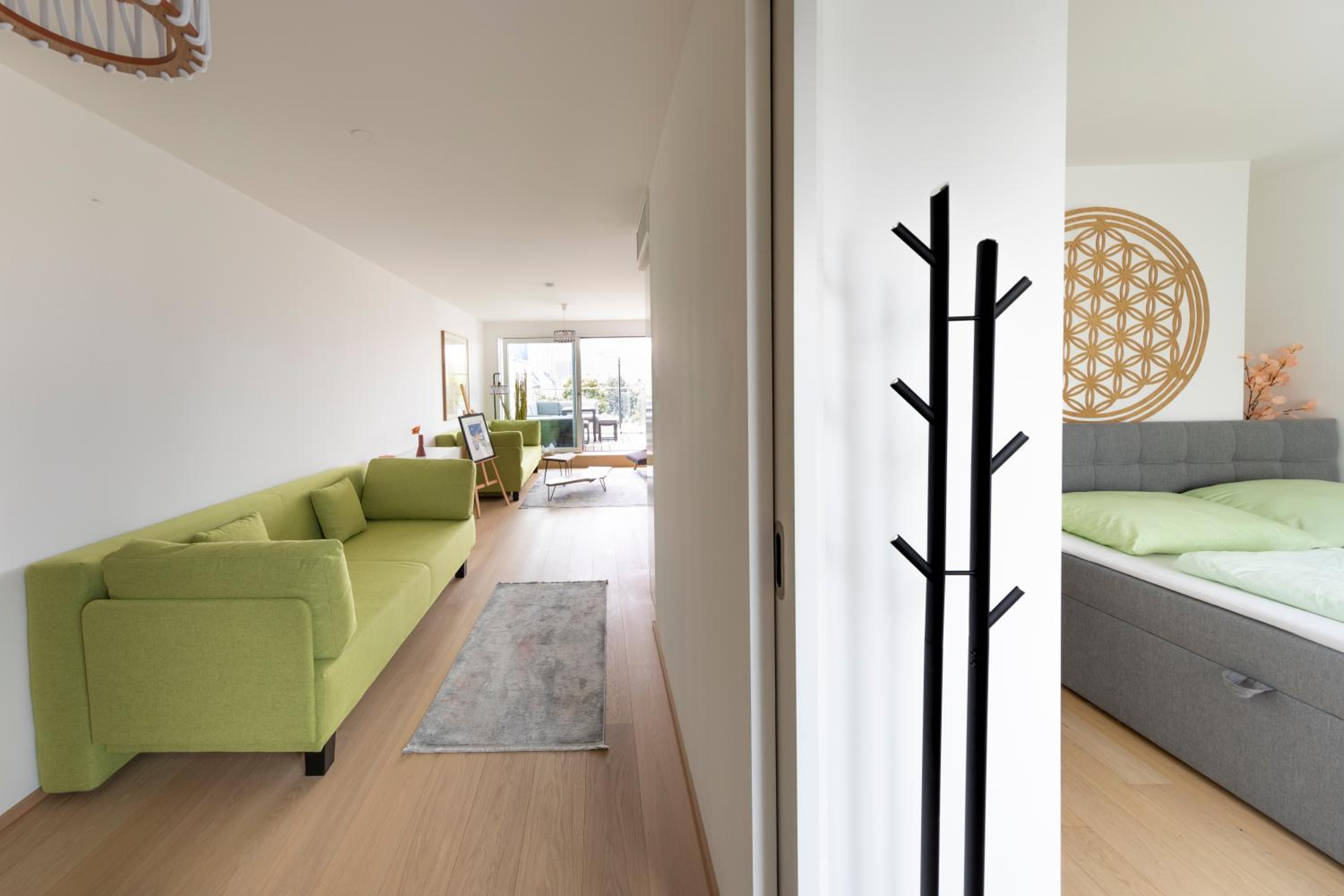 SkyLine Apartment mit Terrasse close to Lakes