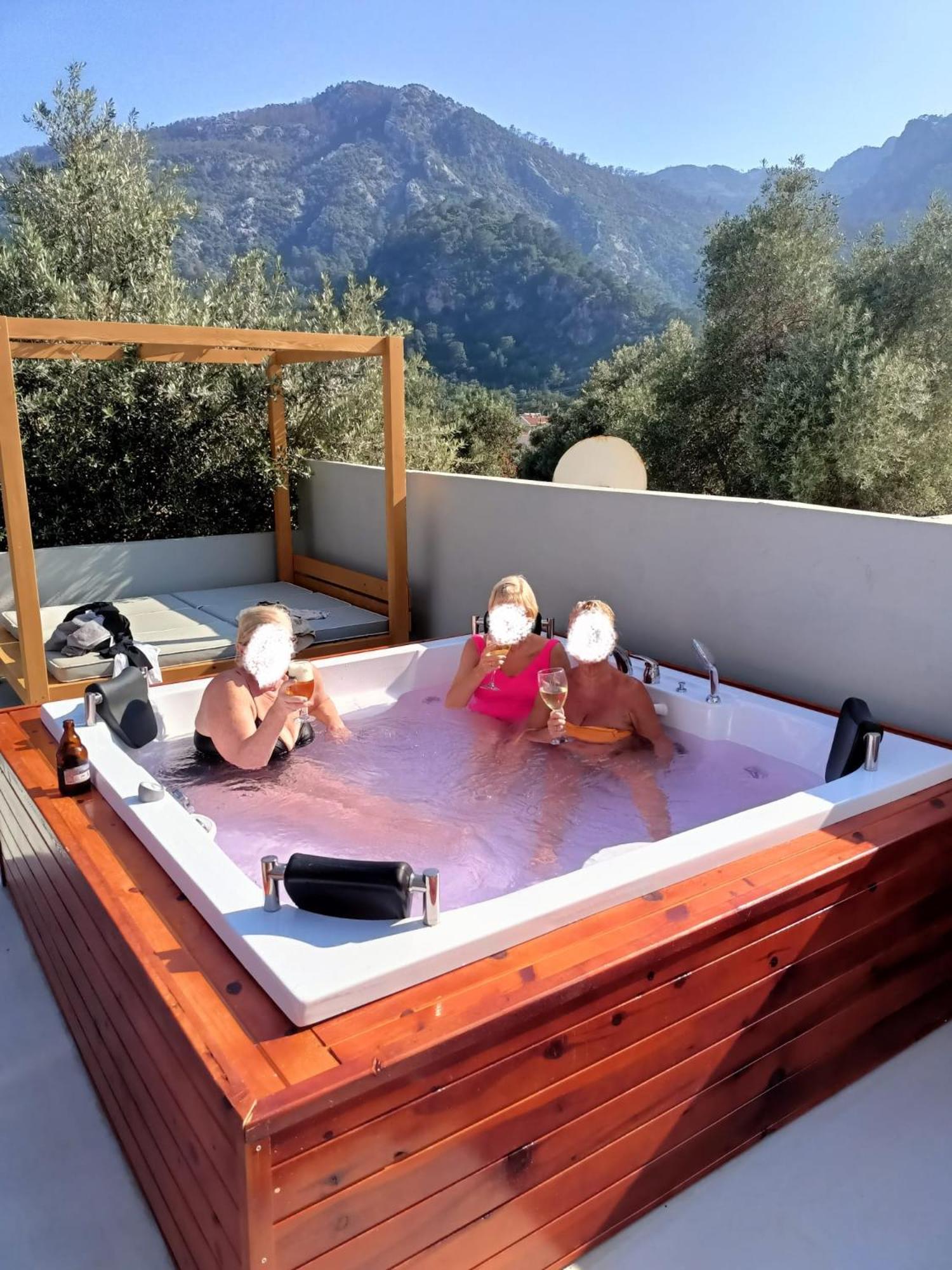 Jacuzzi