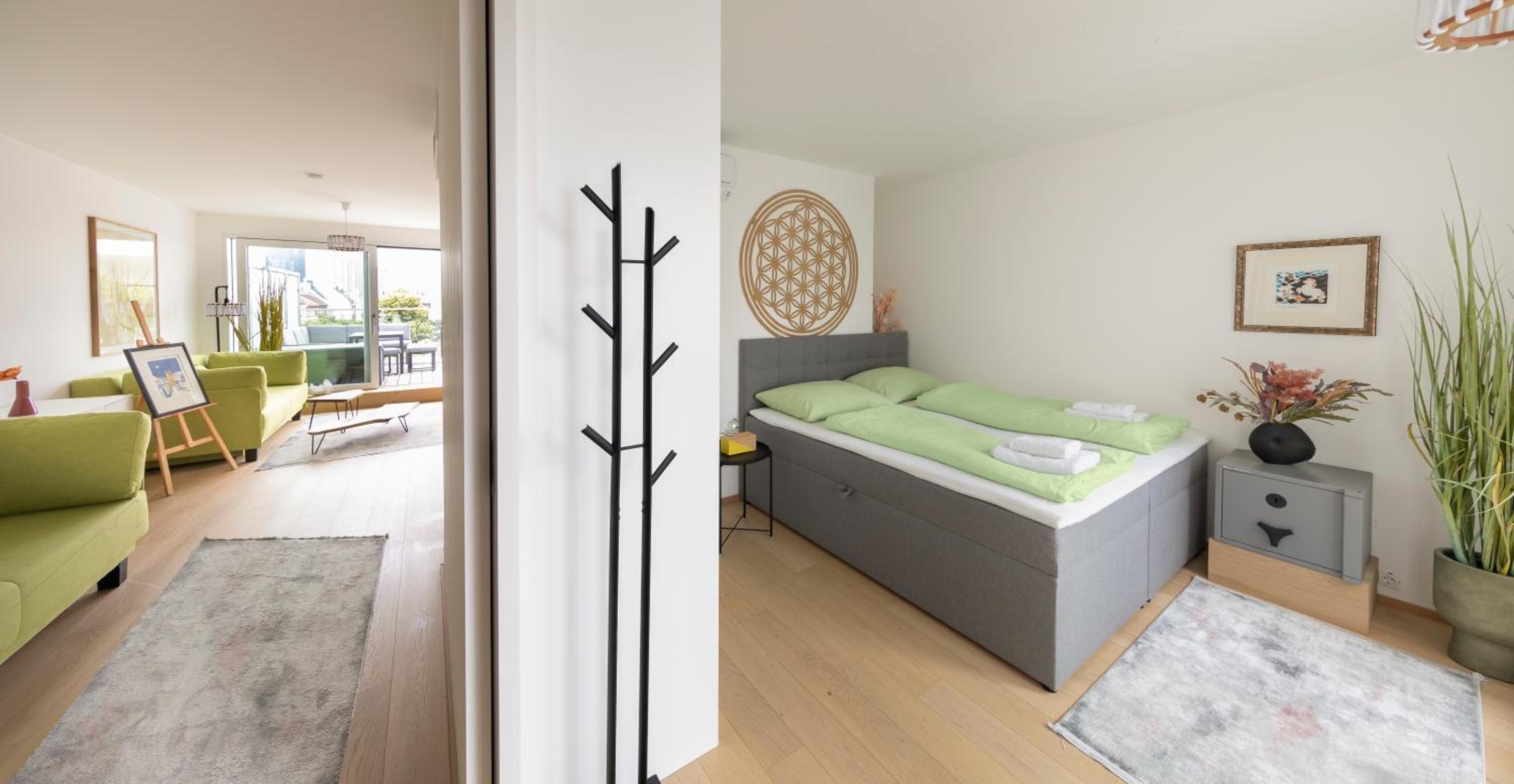 SkyLine Apartment mit Terrasse close to Lakes