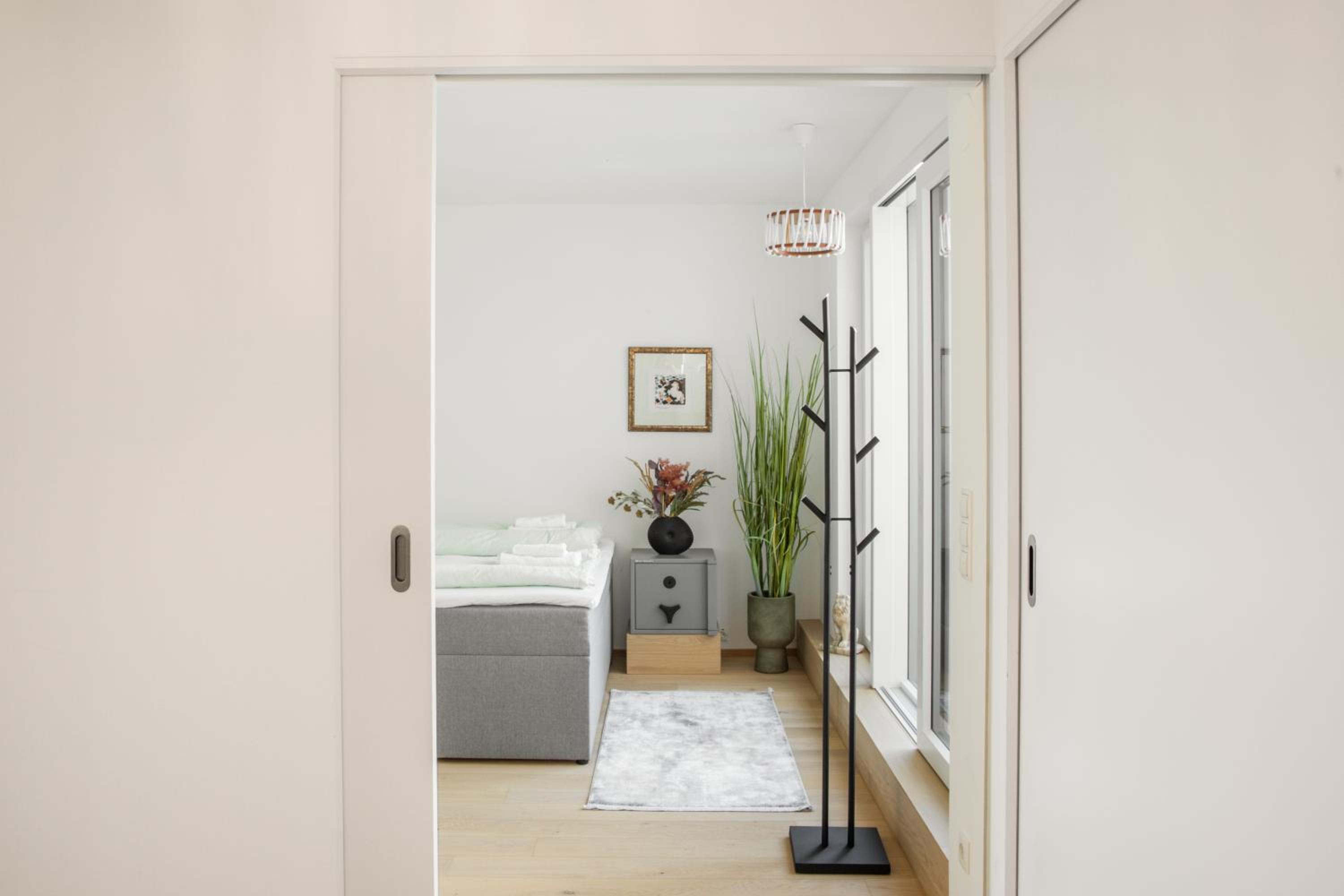 SkyLine Apartment mit Terrasse close to Lakes