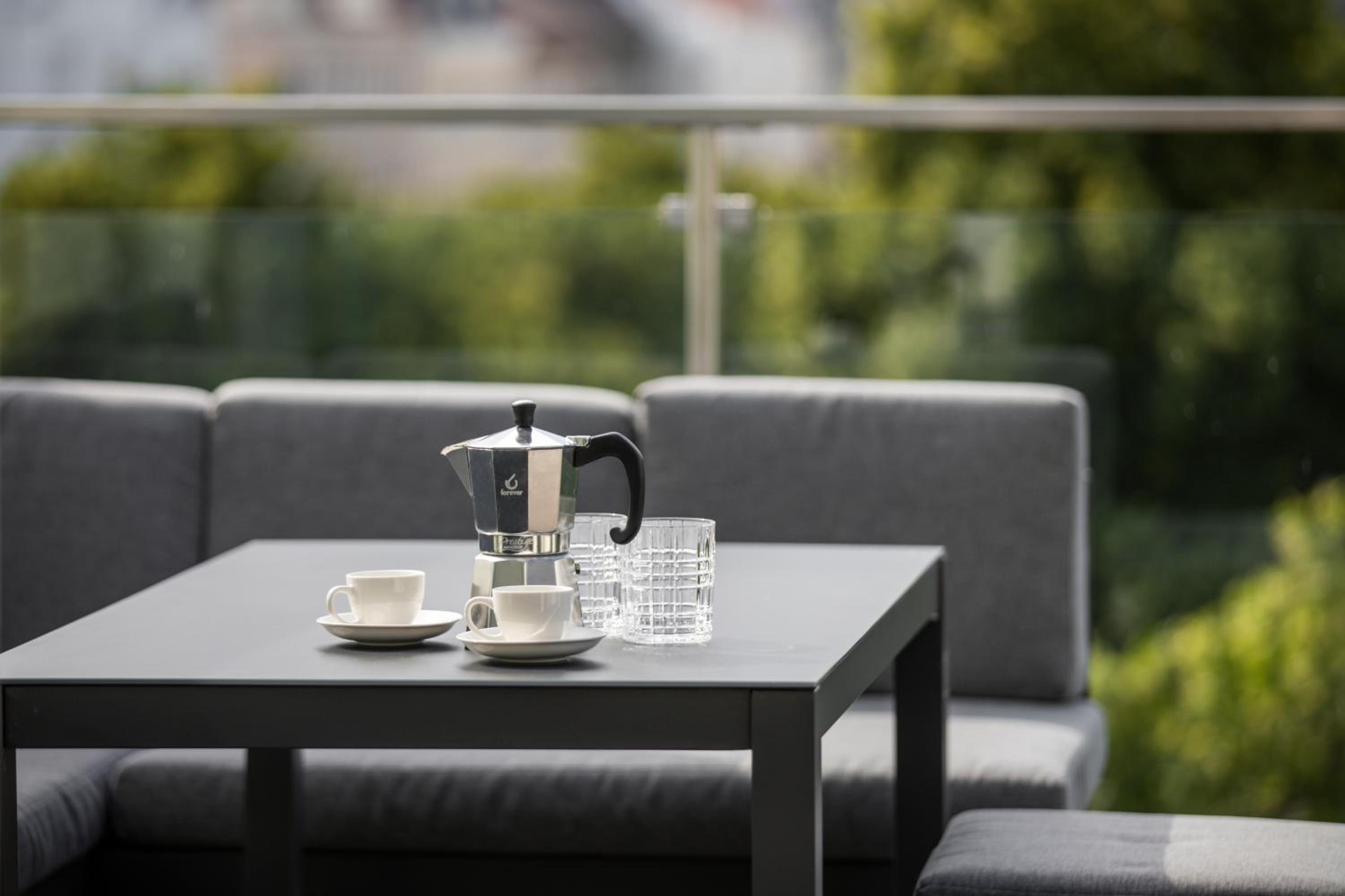 SkyLine Apartment mit Terrasse close to Lakes