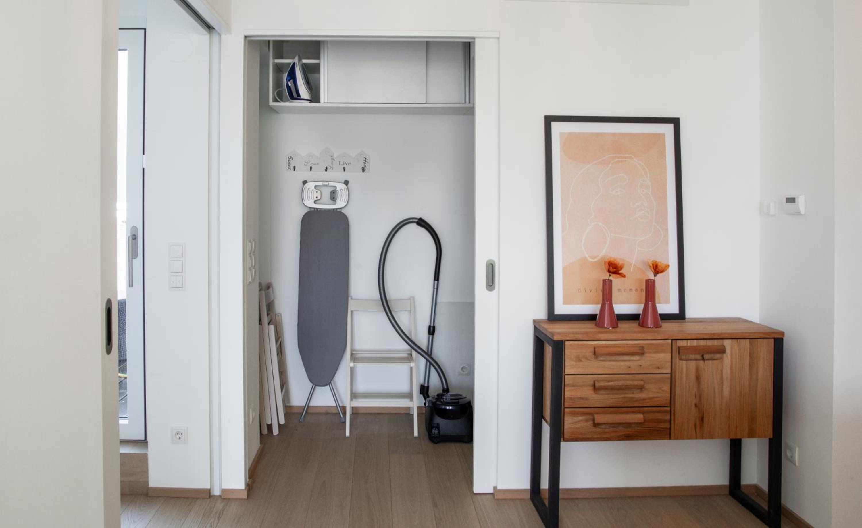 SkyLine Apartment mit Terrasse close to Lakes