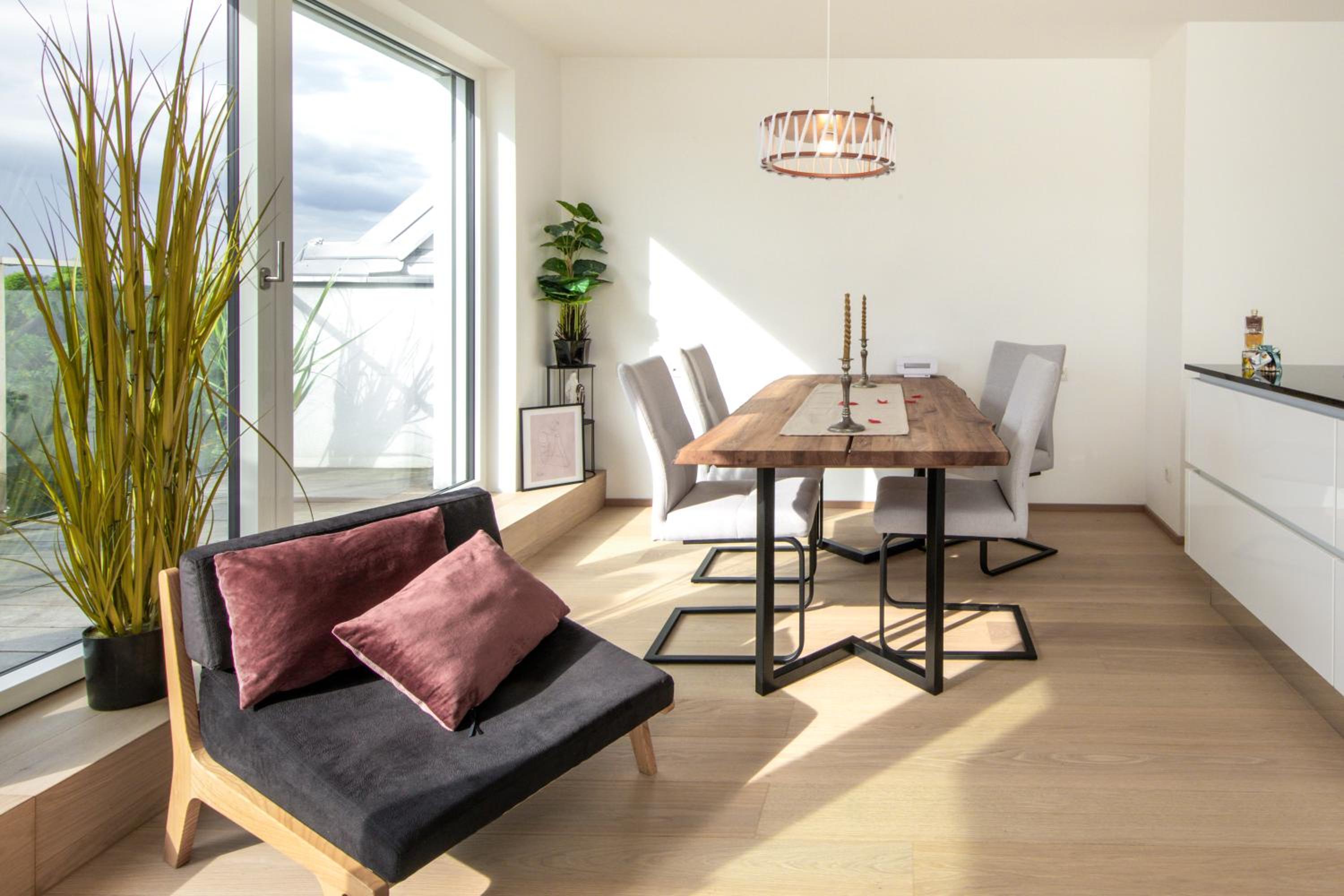 SkyLine Apartment mit Terrasse close to Lakes