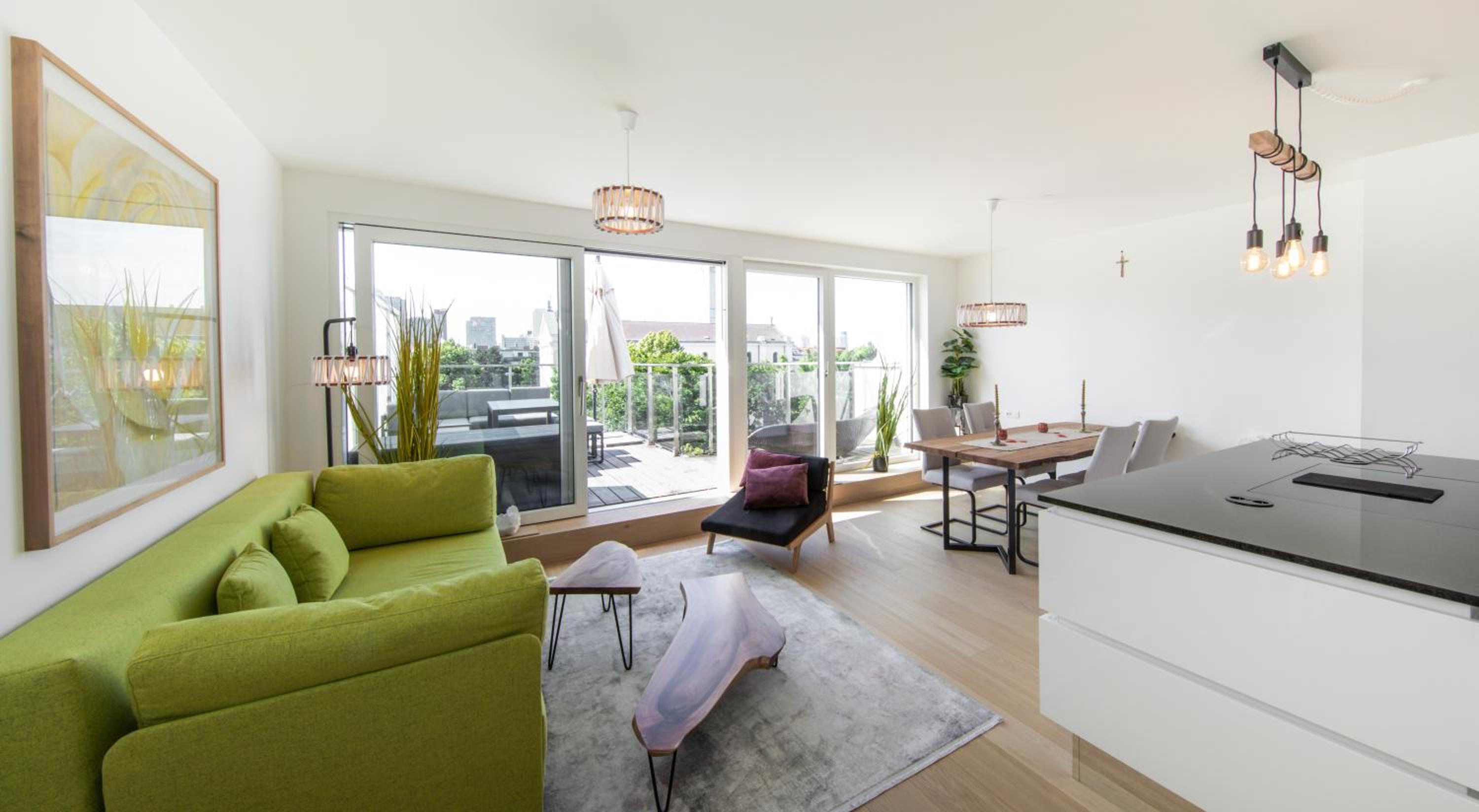 SkyLine Apartment mit Terrasse close to Lakes