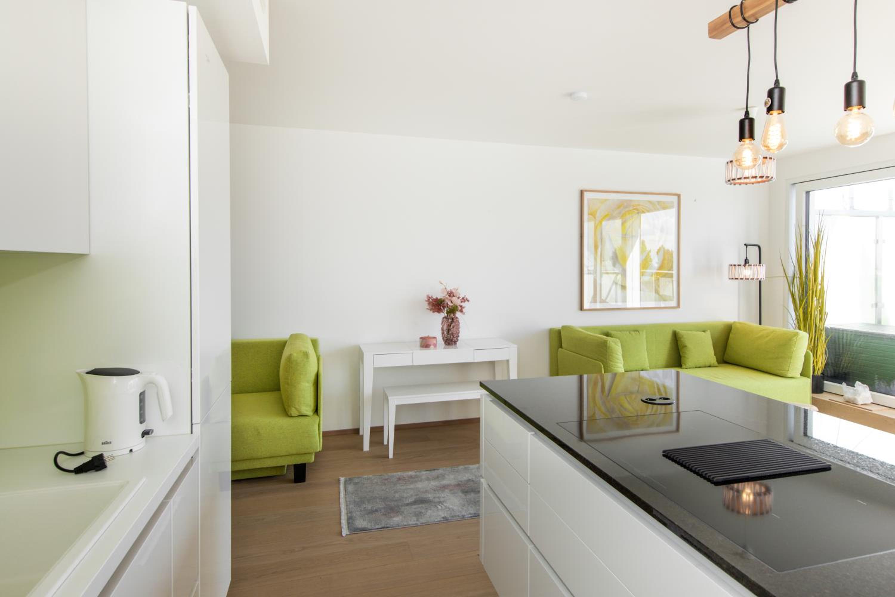 SkyLine Apartment mit Terrasse close to Lakes
