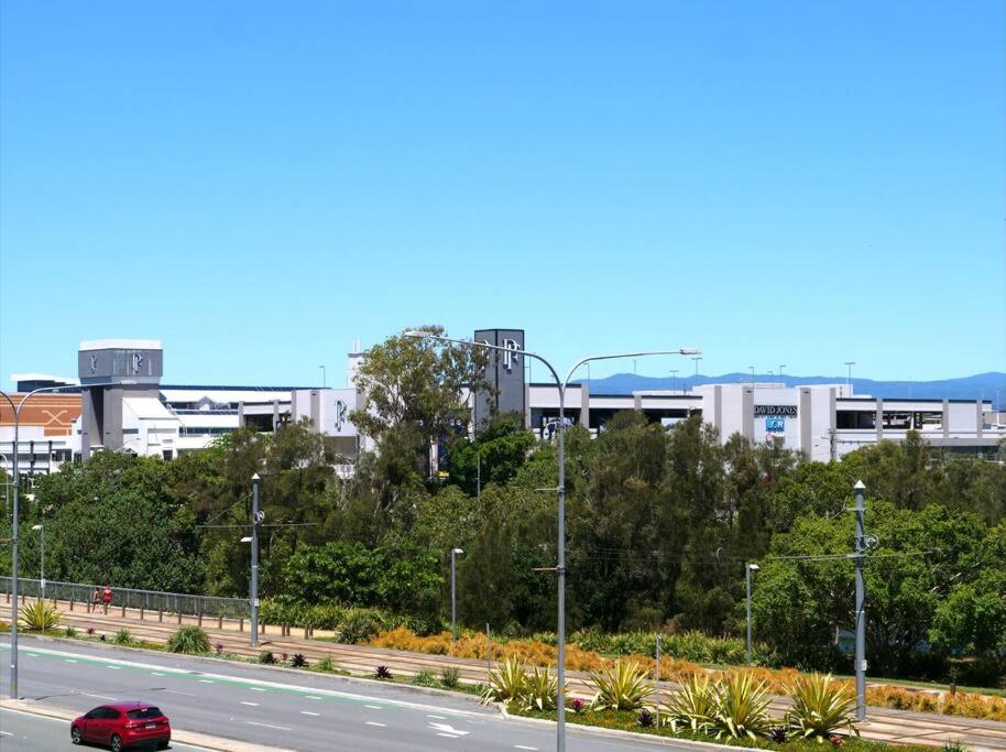 Broadbeach Stunner Modern and Central