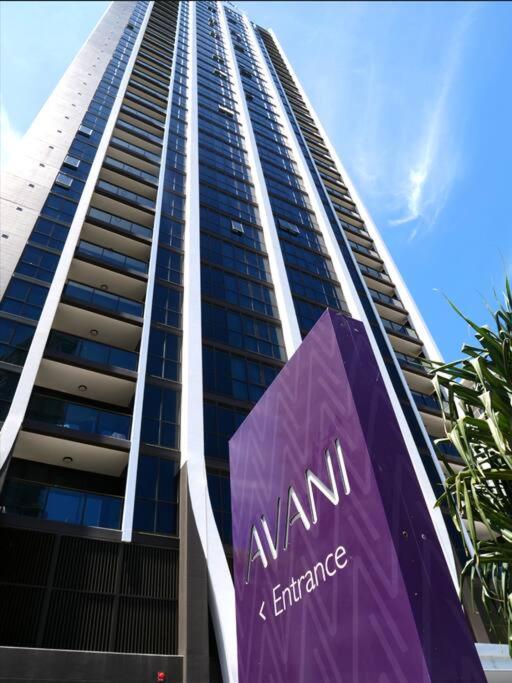 Broadbeach Stunner Modern and Central