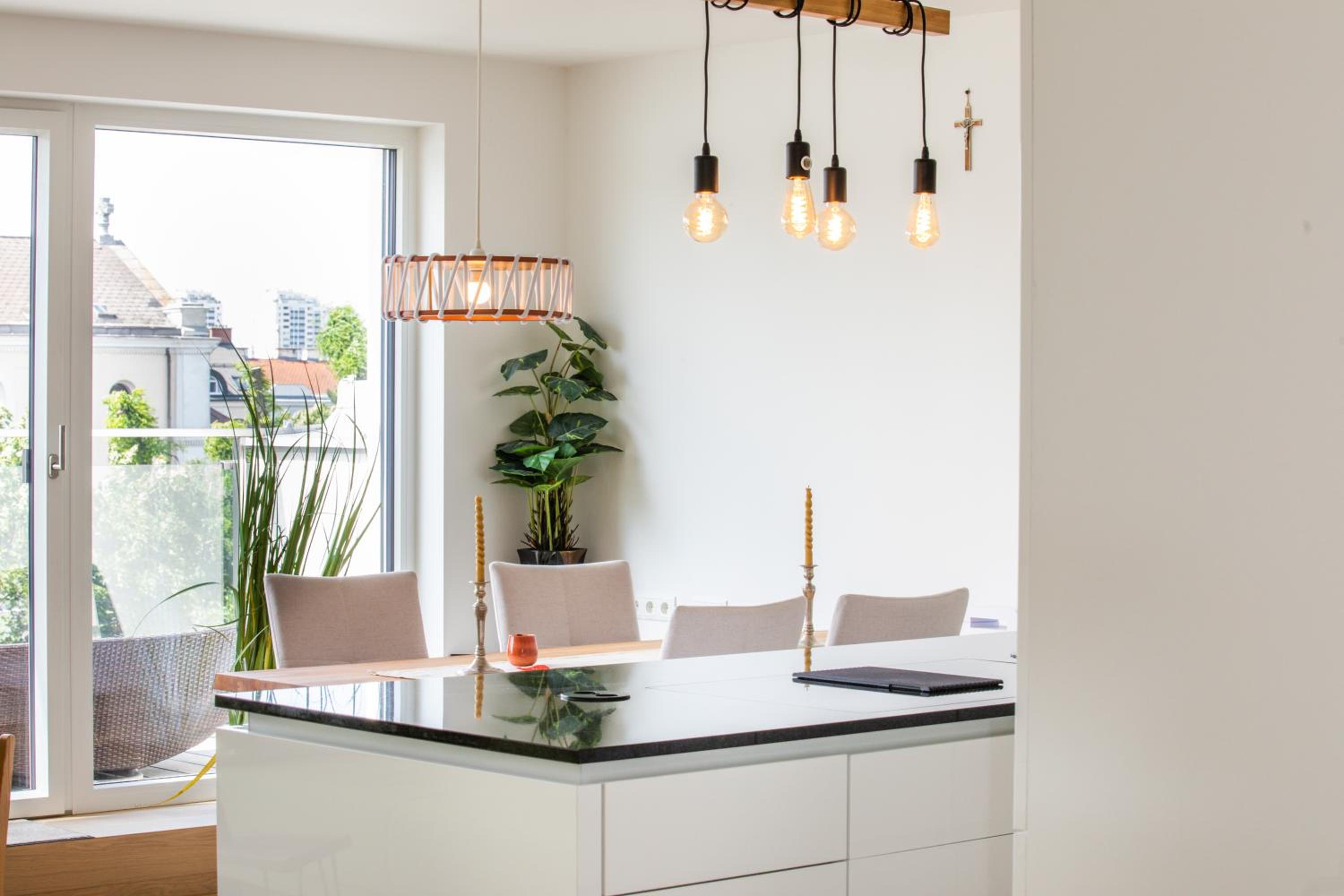 SkyLine Apartment mit Terrasse close to Lakes
