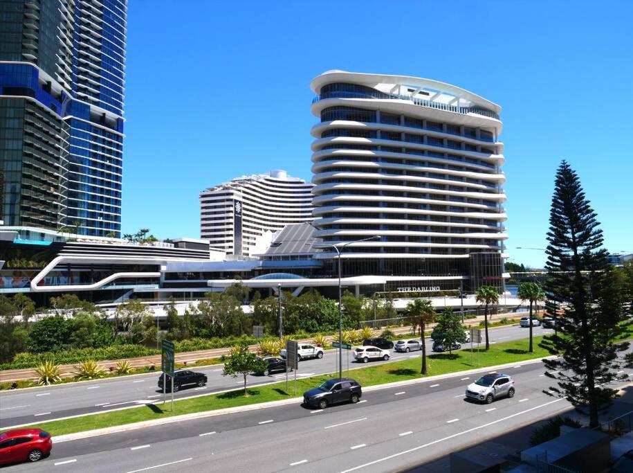 Broadbeach Stunner Modern and Central
