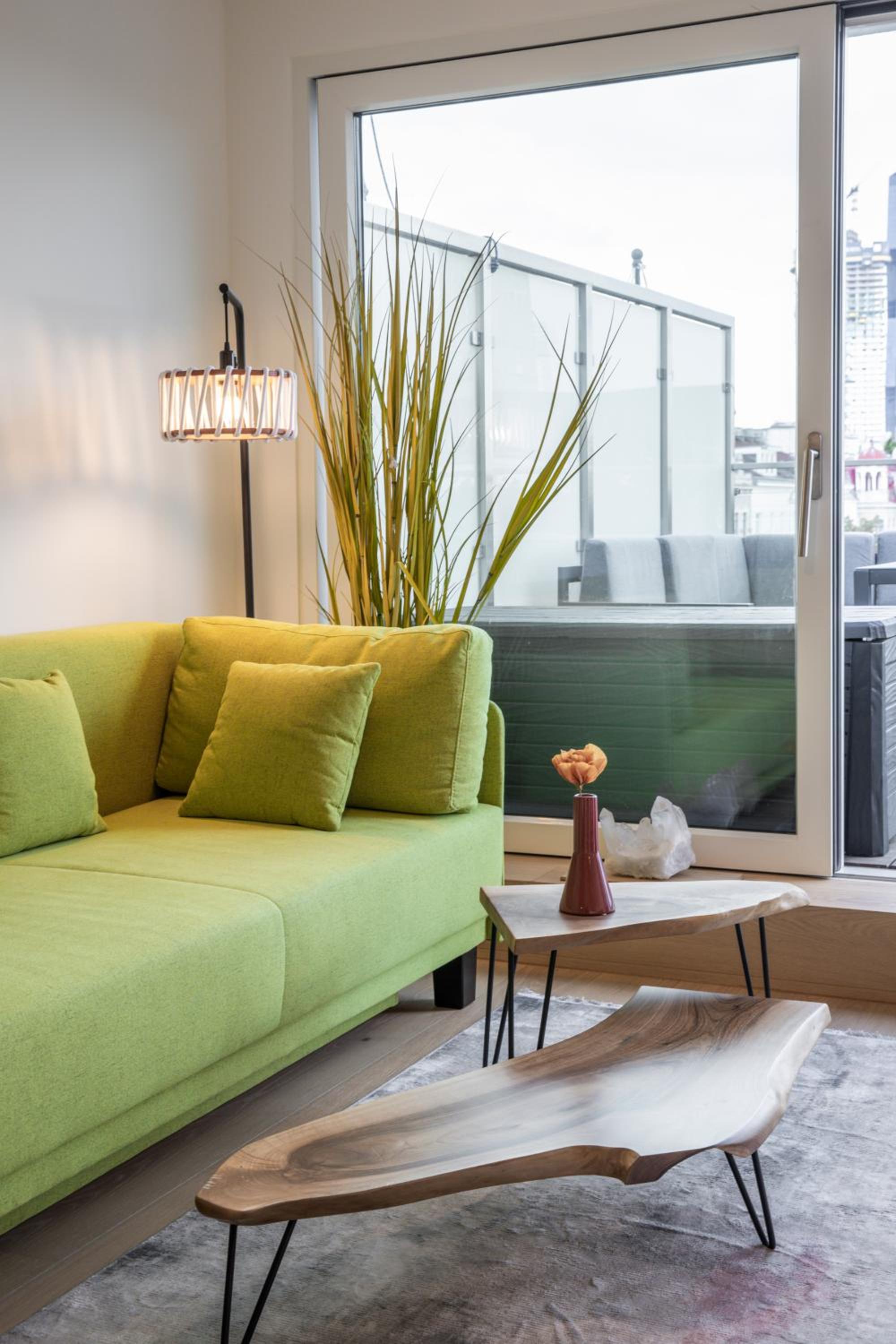 SkyLine Apartment mit Terrasse close to Lakes