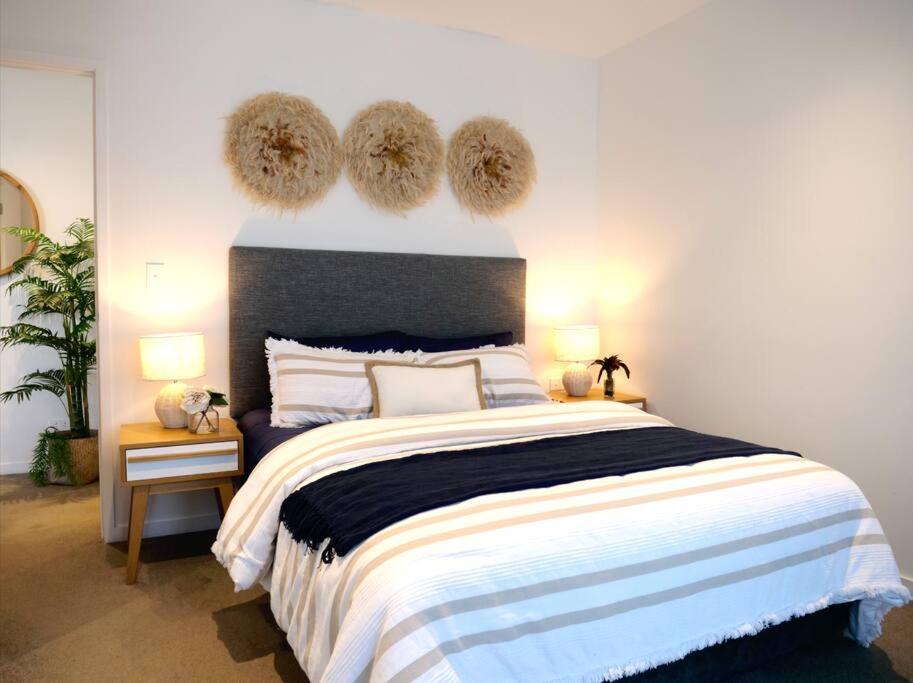 Broadbeach Stunner Modern and Central