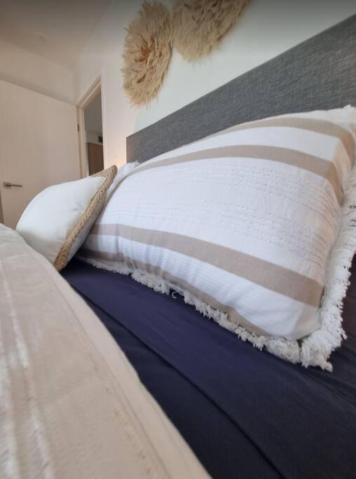 Broadbeach Stunner Modern and Central